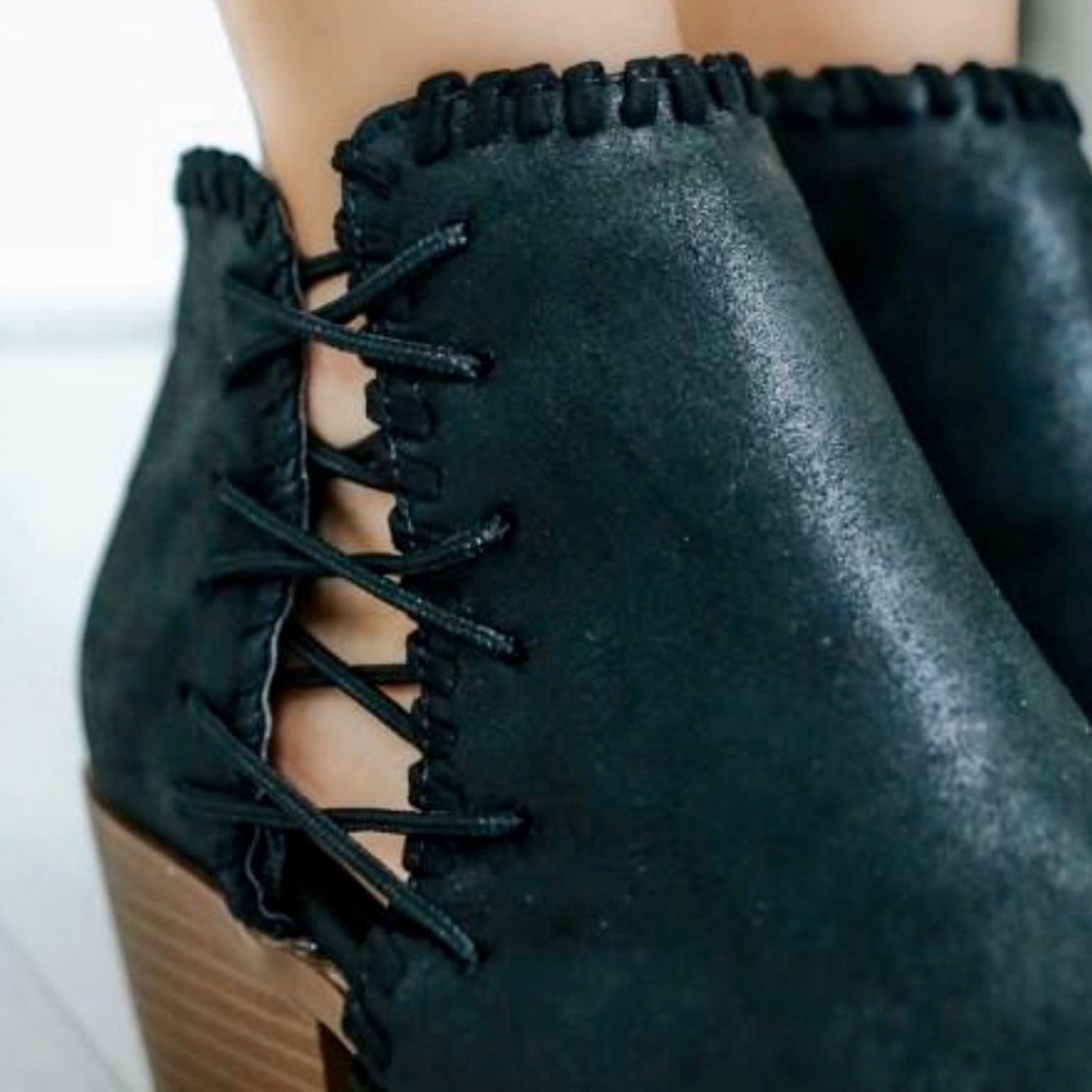 Ankle bootie - Picture 2 of 2